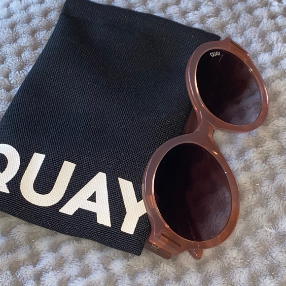 Authentic Quay Sunglasses Chill Pill in Rose - Picture 4 of 9